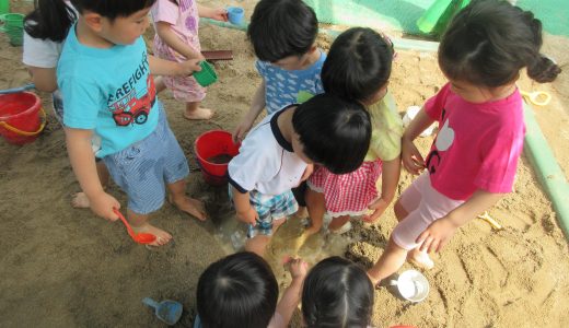 桜組　泥んこ遊び・制作・お花のジュースをしたよ♪